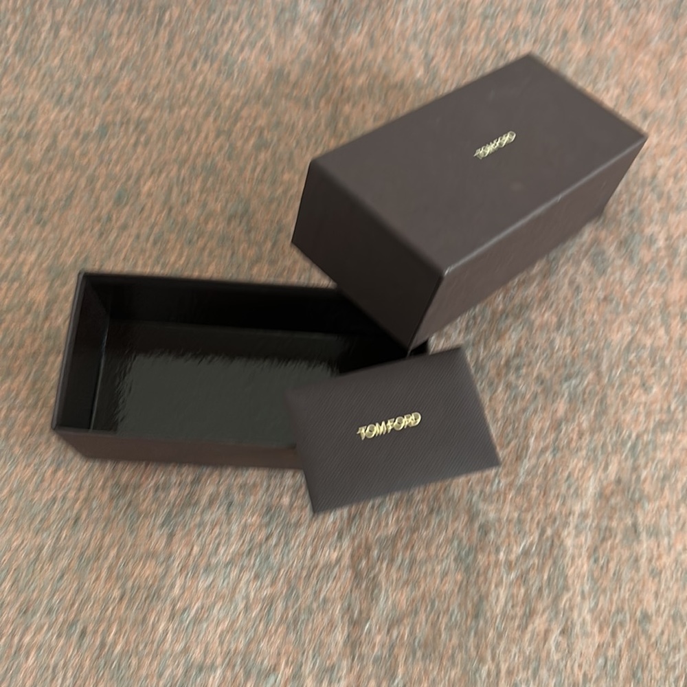 Empty TOM FORD eye glass case - Picture 2 of 7